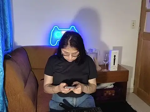 Caroll Luna online show from 2, 12, 2024