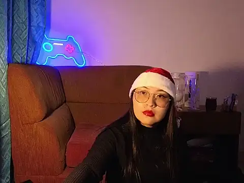 Caroll Luna online show from 6, 12, 2024