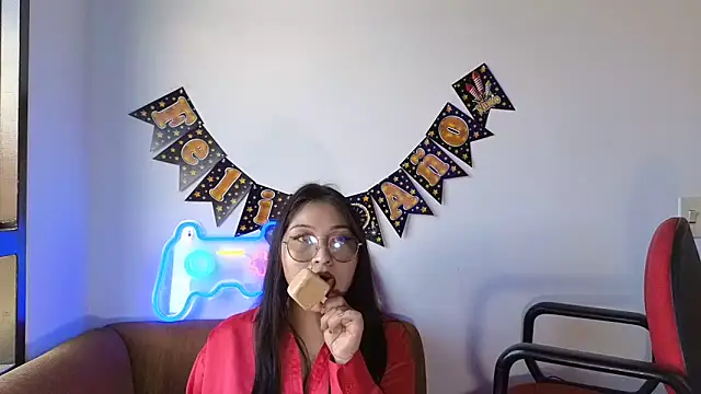 Caroll Luna online show from 31, 12, 2024