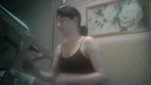 Snapshot of SunElizabeth chatting on 6, 4, 2026 SunElizabeth online show from 6, 4, 2026