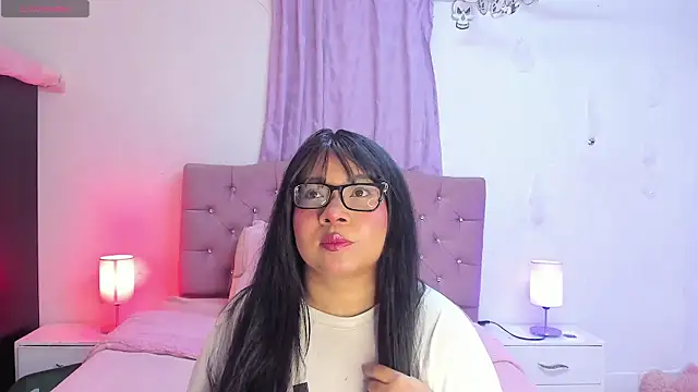 Latinabombsheell online show from 7, 10, 2025