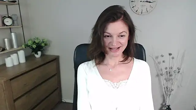 Snapshot of VivianWILD chatting on 8, 1, 2025 VivianWILD online show from 8, 1, 2025