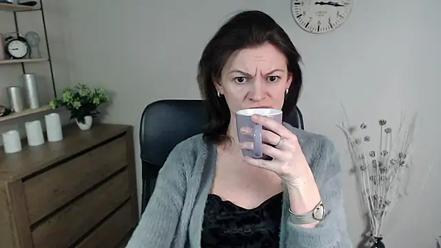 Snapshot of VivianWILD chatting on 10, 1, 2025 VivianWILD online show from 10, 1, 2025