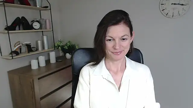 Snapshot of VivianWILD chatting on 3, 2, 2025 VivianWILD online show from 3, 2, 2025