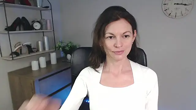 Snapshot of VivianWILD chatting on 5, 2, 2025 VivianWILD online show from 5, 2, 2025