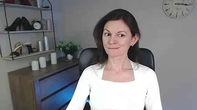 Snapshot of VivianWILD chatting on 5, 2, 2025 VivianWILD online show from 5, 2, 2025