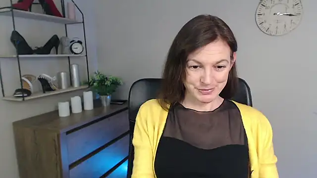 Snapshot of VivianWILD chatting on 4, 3, 2025 VivianWILD online show from 4, 3, 2025