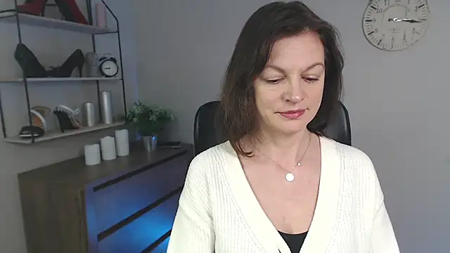 Snapshot of VivianWILD chatting on 5, 3, 2025 VivianWILD online show from 5, 3, 2025