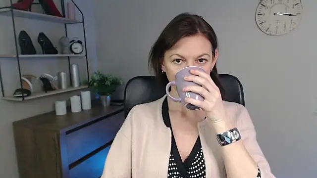 Snapshot of VivianWILD chatting on 6, 3, 2025 VivianWILD online show from 6, 3, 2025