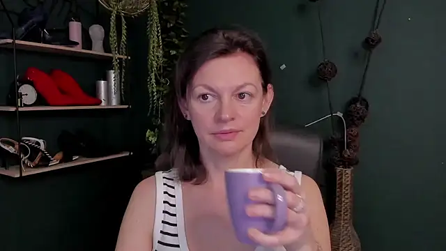 Snapshot of VivianWILD chatting on 11, 3, 2025 VivianWILD online show from 11, 3, 2025