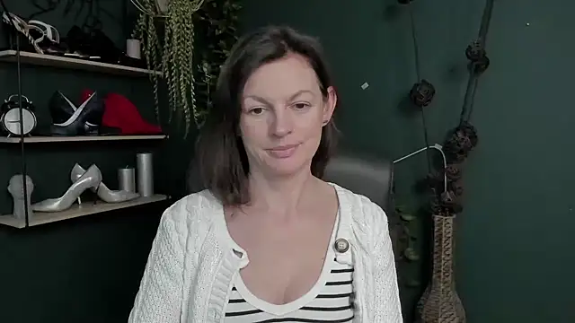 Snapshot of VivianWILD chatting on 11, 3, 2025 VivianWILD online show from 11, 3, 2025