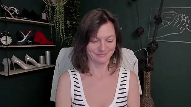 Snapshot of VivianWILD chatting on 11, 3, 2025 VivianWILD online show from 11, 3, 2025