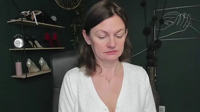 Snapshot of VivianWILD chatting on 13, 10, 2025 VivianWILD online show from 13, 10, 2025