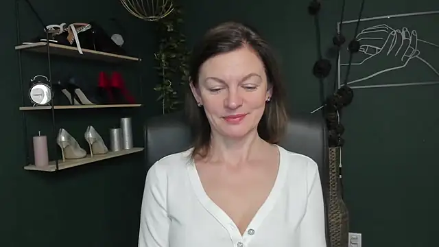 Snapshot of VivianWILD chatting on 14, 10, 2025 VivianWILD online show from 14, 10, 2025