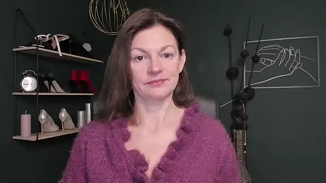 Snapshot of VivianWILD chatting on 22, 10, 2025 VivianWILD online show from 22, 10, 2025