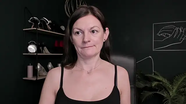 Snapshot of VivianWILD chatting on 27, 10, 2025 VivianWILD online show from 27, 10, 2025