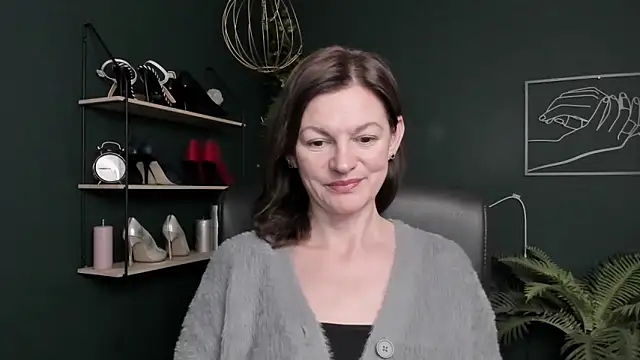 Snapshot of VivianWILD chatting on 28, 10, 2025 VivianWILD online show from 28, 10, 2025