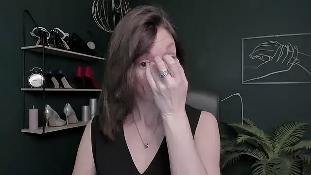 Snapshot of VivianWILD chatting on 4, 11, 2025 VivianWILD online show from 4, 11, 2025