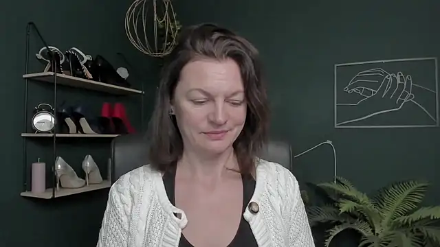 Snapshot of VivianWILD chatting on 10, 11, 2025 VivianWILD online show from 10, 11, 2025