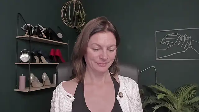 Snapshot of VivianWILD chatting on 10, 11, 2025 VivianWILD online show from 10, 11, 2025