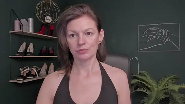 Snapshot of VivianWILD chatting on 11, 11, 2025 VivianWILD online show from 11, 11, 2025