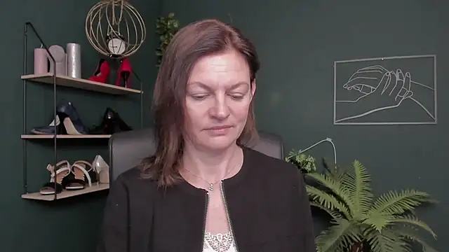 Snapshot of VivianWILD chatting on 12, 11, 2025 VivianWILD online show from 12, 11, 2025