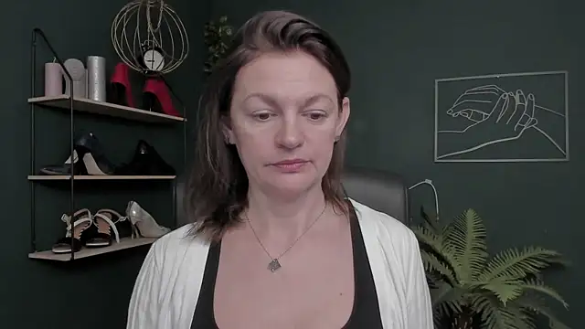 Snapshot of VivianWILD chatting on 14, 11, 2025 VivianWILD online show from 14, 11, 2025