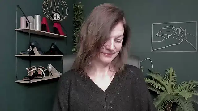 Snapshot of VivianWILD chatting on 17, 11, 2025 VivianWILD online show from 17, 11, 2025