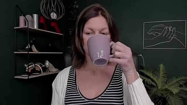 Snapshot of VivianWILD chatting on 22, 11, 2025 VivianWILD online show from 22, 11, 2025