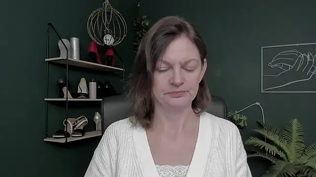 Snapshot of VivianWILD chatting on 27, 11, 2025 VivianWILD online show from 27, 11, 2025