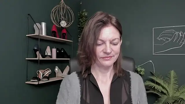 Snapshot of VivianWILD chatting on 28, 11, 2025 VivianWILD online show from 28, 11, 2025