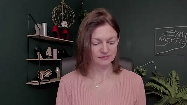 Snapshot of VivianWILD chatting on 2, 12, 2025 VivianWILD online show from 2, 12, 2025