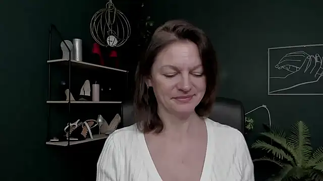 Snapshot of VivianWILD chatting on 4, 12, 2025 VivianWILD online show from 4, 12, 2025