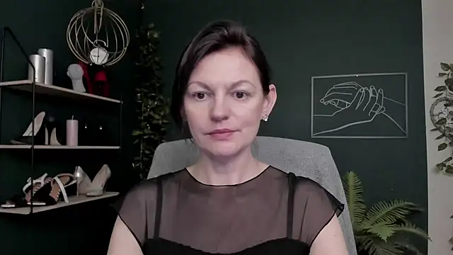 Snapshot of VivianWILD chatting on 15, 12, 2025 VivianWILD online show from 15, 12, 2025