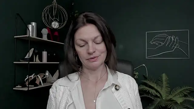 Snapshot of VivianWILD chatting on 17, 12, 2025 VivianWILD online show from 17, 12, 2025