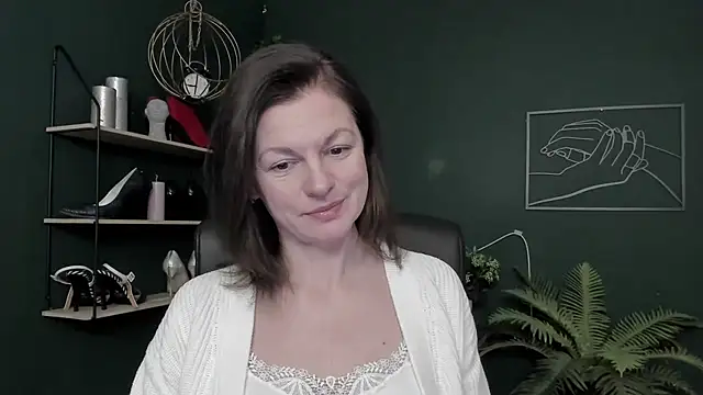 Snapshot of VivianWILD chatting on 3, 2, 2026 VivianWILD online show from 3, 2, 2026