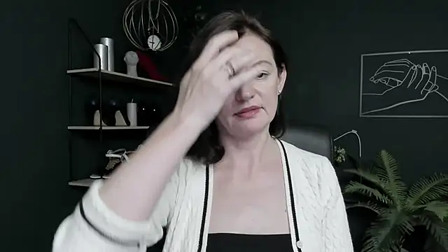 Snapshot of VivianWILD chatting on 9, 7, 2026 VivianWILD online show from 9, 7, 2026