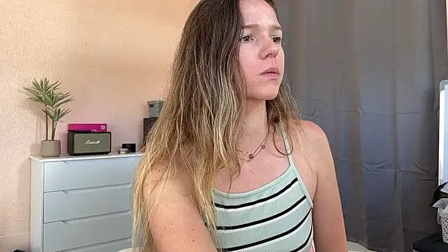 Snapshot of lucie_mehott chatting on 26, 4, 2026 lucie mehott online show from 26, 4, 2026