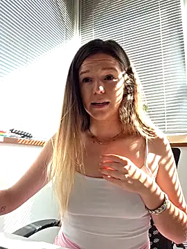 Snapshot of lucie_mehott chatting on 30, 4, 2026 lucie mehott online show from 30, 4, 2026
