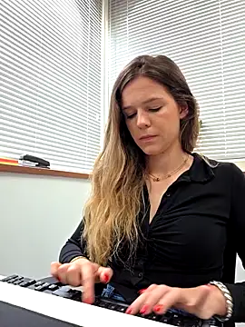 Snapshot of lucie_mehott chatting on 4, 5, 2026 lucie mehott online show from 4, 5, 2026