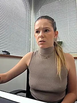 Snapshot of lucie_mehott chatting on 19, 5, 2026 lucie mehott online show from 19, 5, 2026