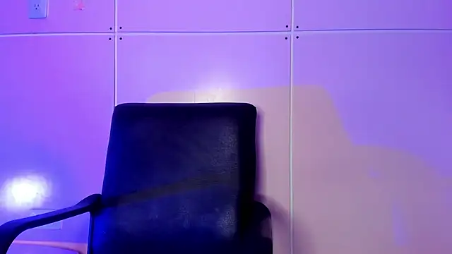 Snapshot of Hilary-banks chatting on 4, 12, 2024 Hilary-banks online show from 4, 12, 2024