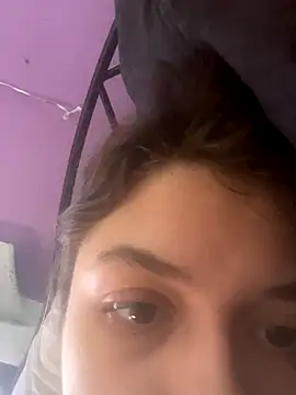 Snapshot of itzcheyduh chatting on 9, 10, 2025 itzcheyduh online show from 9, 10, 2025