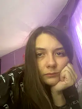 Snapshot of itzcheyduh chatting on 13, 10, 2025 itzcheyduh online show from 13, 10, 2025