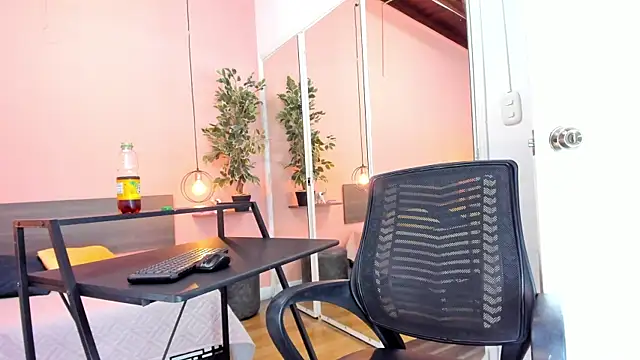 Alana Suares1 online show from 7, 11, 2025