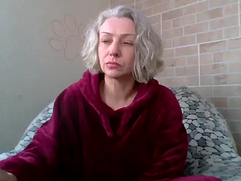 Lorie Carrie online show from 12, 2, 2026