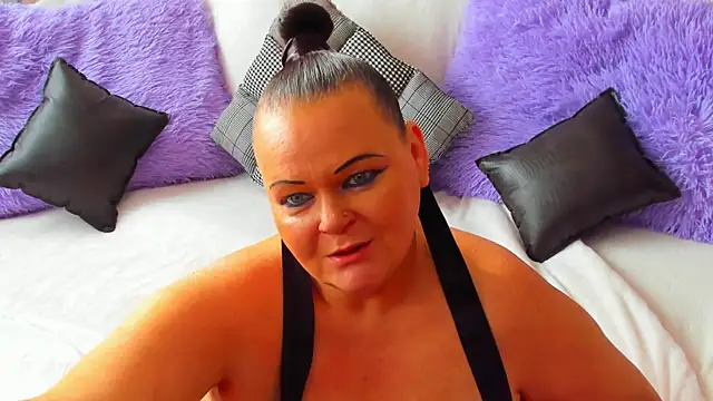 Snapshot of MilanaBiegert chatting on 1, 10, 2025 MilanaBiegert online show from 1, 10, 2025