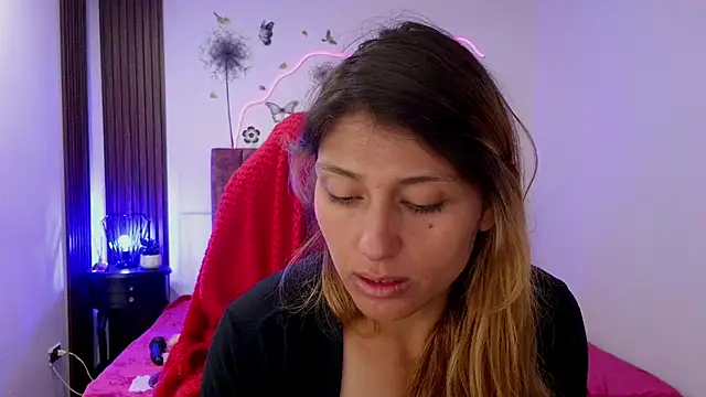 Snapshot of elena_detroya chatting on 6, 1, 2026 elena detroya online show from 6, 1, 2026