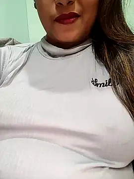 Snapshot of sexyindi_couple chatting on 1, 12, 2024 sexyindi couple online show from 1, 12, 2024