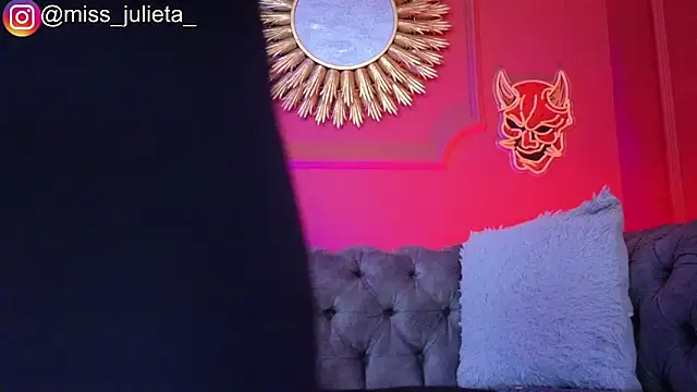 Snapshot of Julieta_Russell chatting on 19, 6, 2026 Julieta Russell online show from 19, 6, 2026